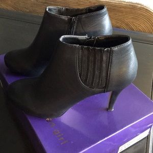 Madden Girl black booties